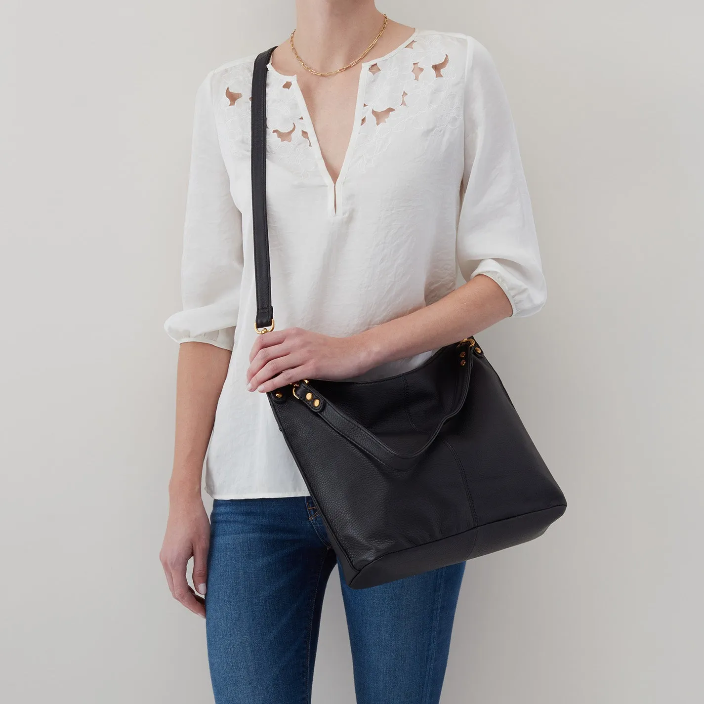 Pier Shoulder Bag In Pebbled Leather - Taupe